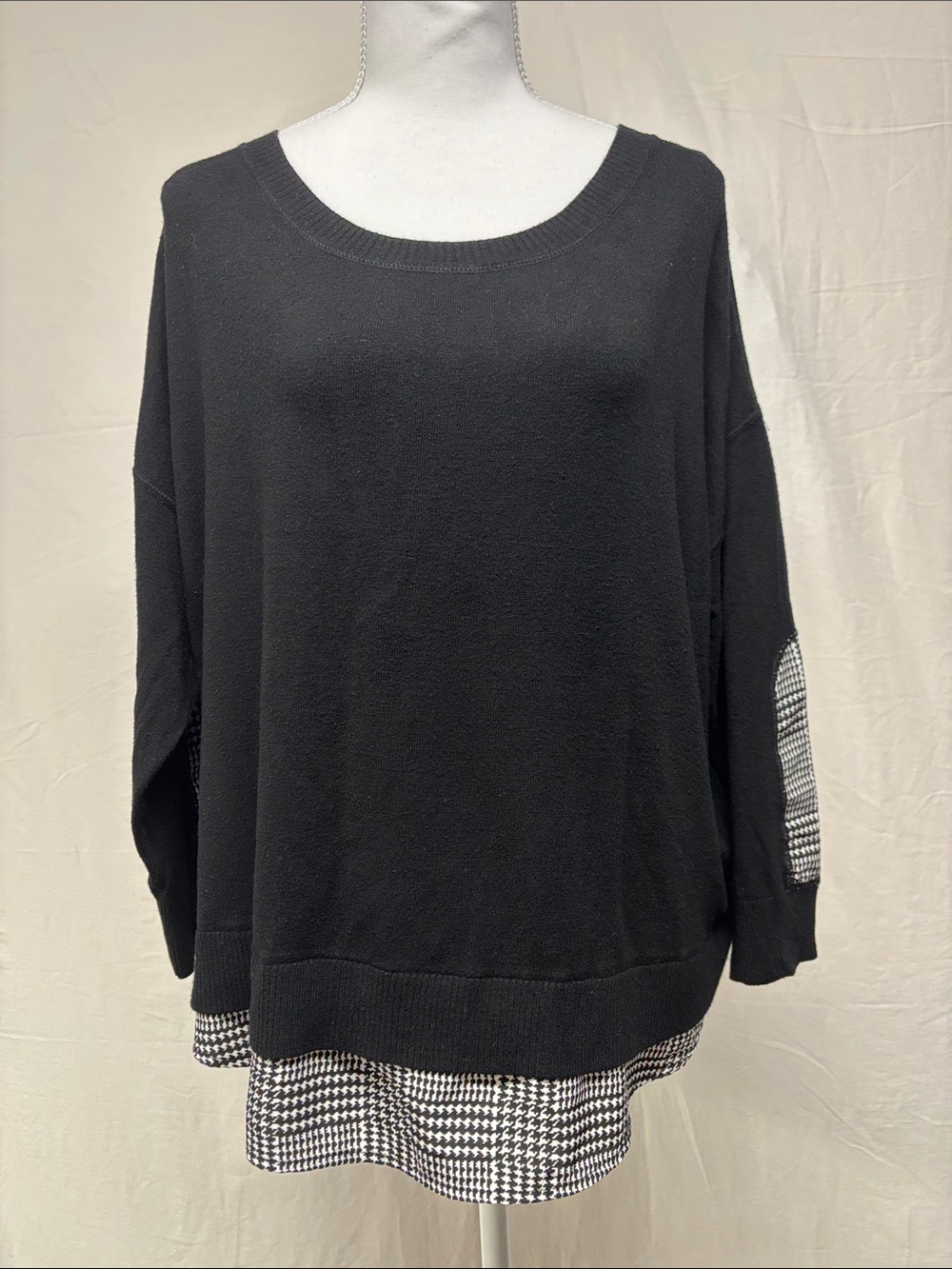 ALFRED SUNG Black Layered-Hem Sweater with Houndstooth Trim